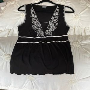 Ann Taylor sleeveless black and white top